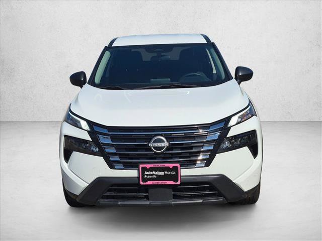 Used 2024 Nissan Rogue S AWD/4WD image 2