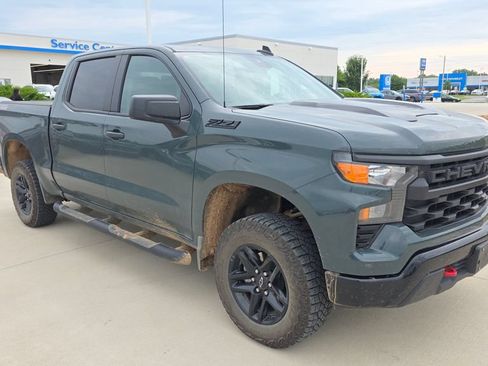 Used 2025 Chevrolet Silverado 1500 Custom Trail Boss w/ LPO, Dark Essentials Package AWD/4WD image 7