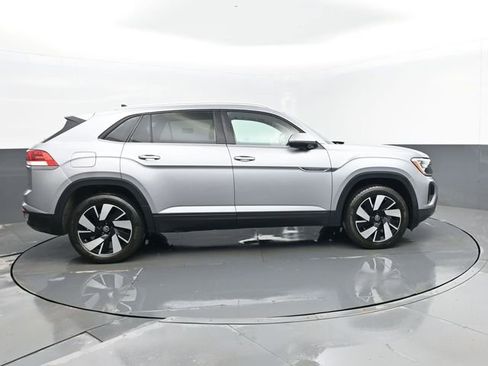 Used 2024 Volkswagen Atlas Cross Sport SE image 4