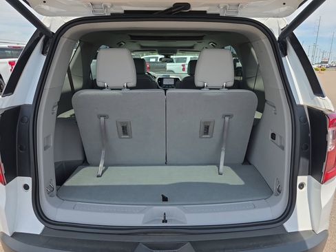 Used 2021 GMC Acadia SLT w/ Technology Package FWD image 15