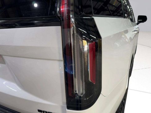 Used 2021 Cadillac Escalade Luxury image 15