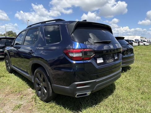 Used 2025 Honda Pilot Sport image 7