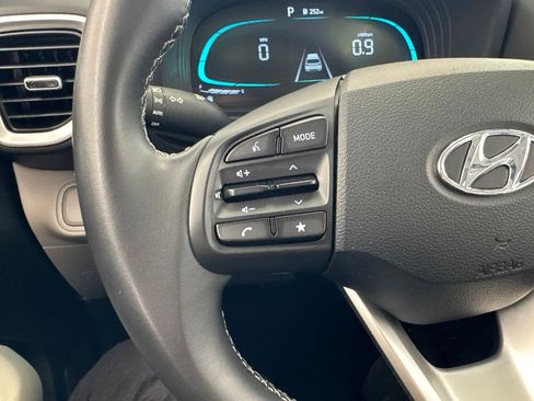 Used 2025 Hyundai Venue SEL FWD image 19