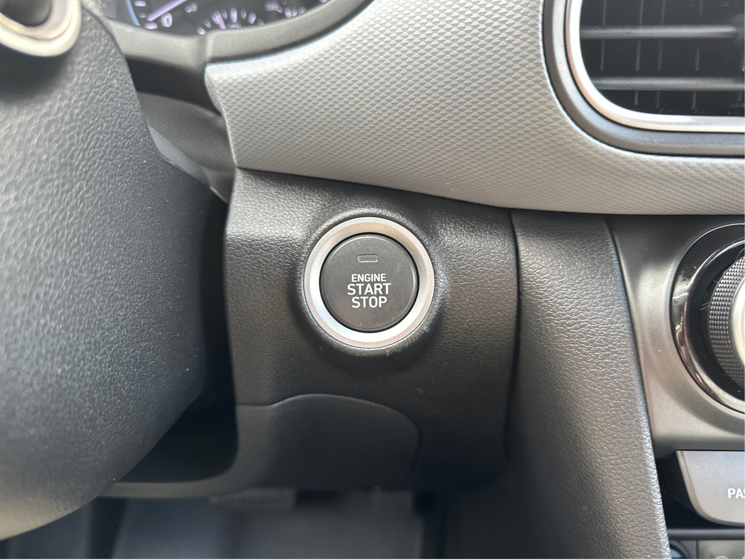 Used 2019 Hyundai Kona Ultimate AWD/4WD image 32