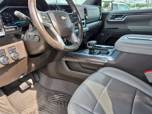 Used 2022 Chevrolet Silverado 1500 LTZ AWD/4WD image 2
