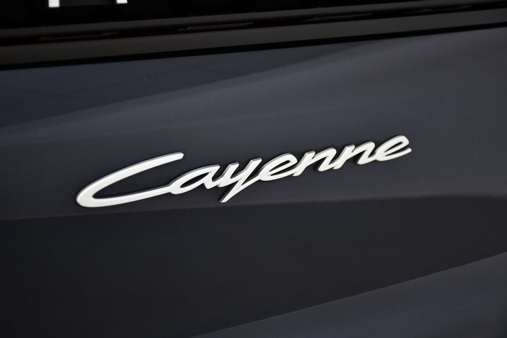 Certified 2025 Porsche Cayenne AWD/4WD image 11