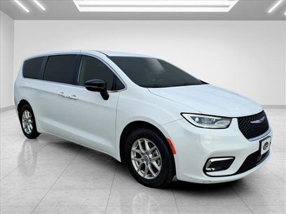 Used 2024 Chrysler Pacifica Touring-L