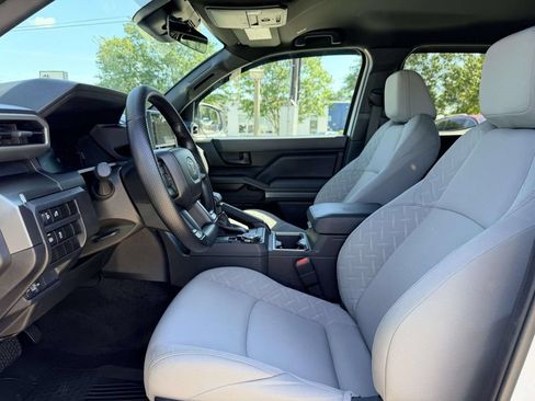 Certified 2025 Toyota Tacoma SR5 AWD/4WD image 19