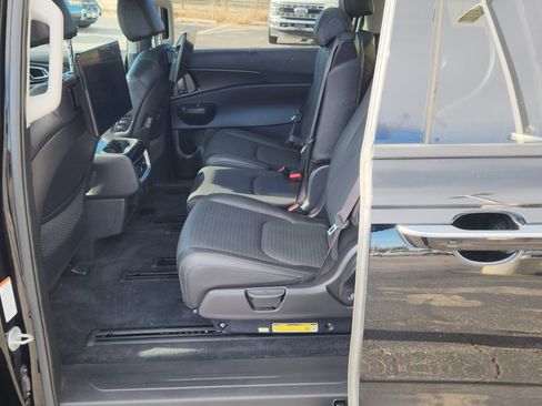 Used 2025 Kia Carnival SX Prestige image 26