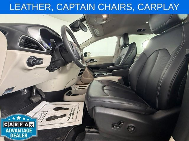 Used 2024 Chrysler Pacifica Touring-L FWD image 11