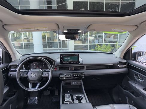 Used 2023 Honda Pilot Touring image 13