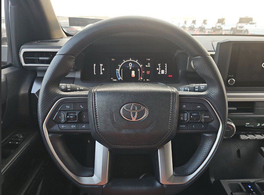 Used 2026 Toyota 4Runner SR5 AWD/4WD image 11
