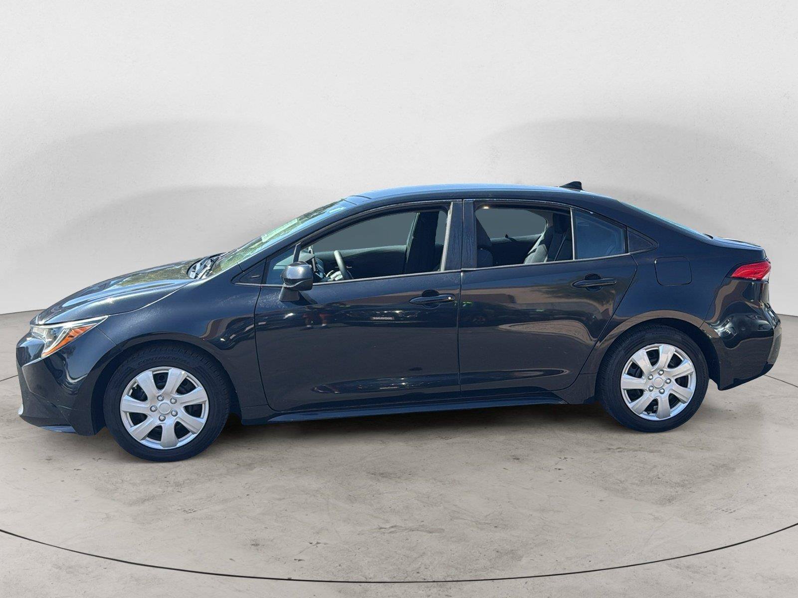 Used 2021 Toyota Corolla LE w/ Carpet Mat Package (TMS) FWD image 3