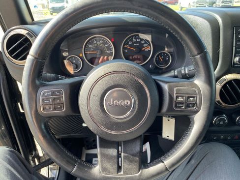 Used 2016 Jeep Wrangler Unlimited Sahara AWD/4WD image 16