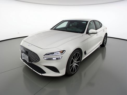 Used 2025 Genesis G70 2.5T image 3