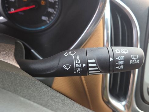 Used 2018 Chevrolet Equinox Premier FWD image 27