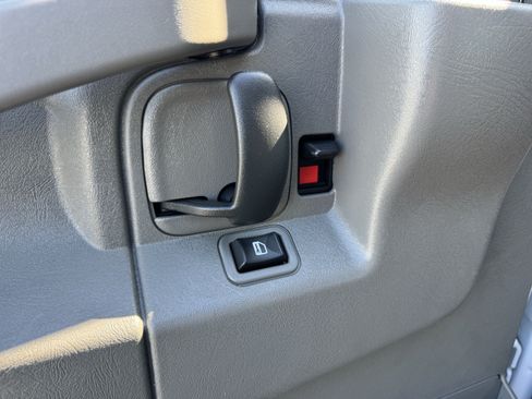 Used 2025 Chevrolet Express 3500 LT w/ LT Preferred Equipment Group RWD image 12