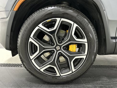 Used 2024 Rivian R1S Adventure image 9