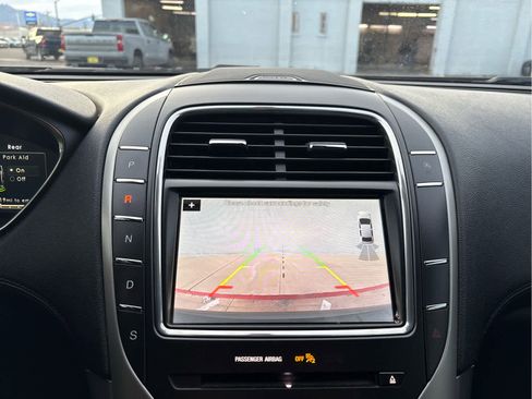 Used 2019 Lincoln Nautilus Select image 30