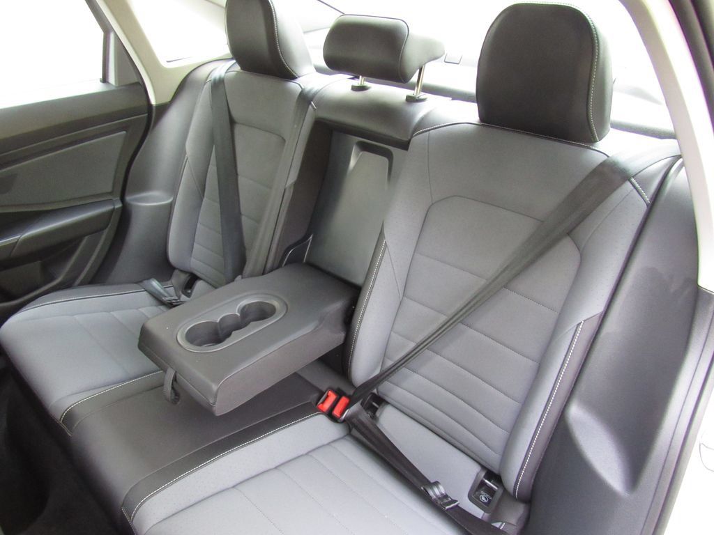 Used 2025 Volkswagen Jetta SE FWD image 16