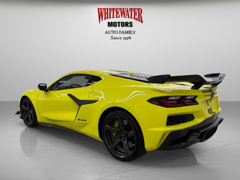 Used 2023 Chevrolet Corvette Z06 w/ Z07 Performance Package RWD image 2