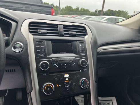 Used 2018 Ford Fusion SE image 11