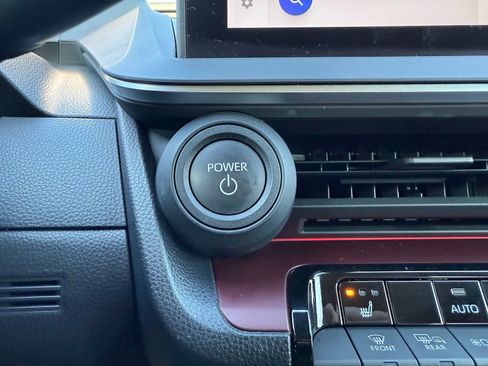 Used 2024 Toyota Prius Prime XSE Premium image 31