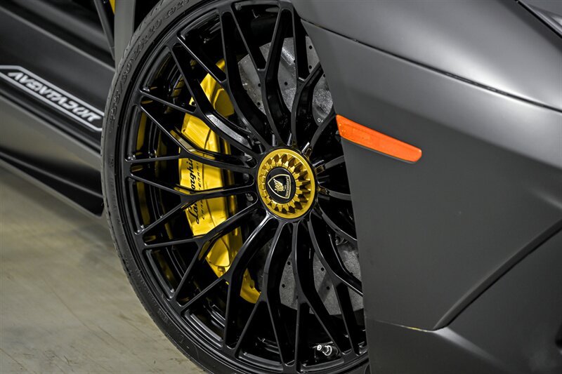 Used 2017 Lamborghini Aventador LP 750-4 Superveloce AWD/4WD image 3