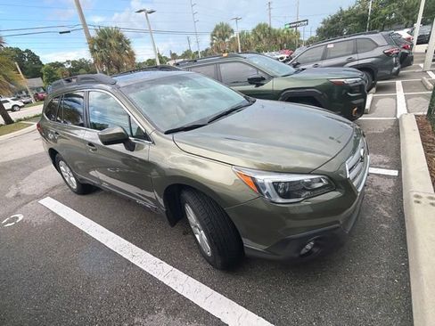 Used 2017 Subaru Outback 2.5i Premium AWD/4WD image 1