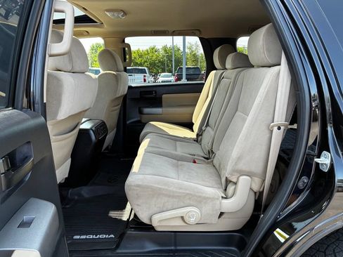 Used 2017 Toyota Sequoia SR5 AWD/4WD image 34