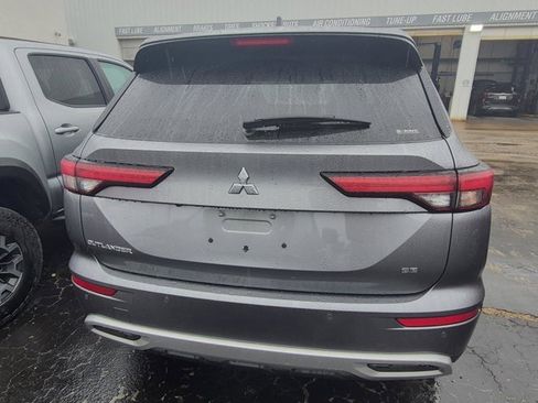 Used 2024 Mitsubishi Outlander SE image 5