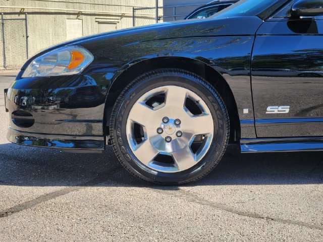 Used 2007 Chevrolet Monte Carlo SS w/ Silver Rally Stripe Package FWD image 8