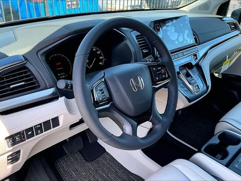 New 2026 Honda Odyssey Touring image 8