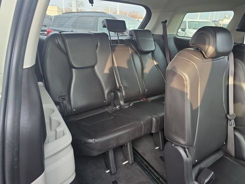 Used 2023 Kia Carnival LX FWD image 35