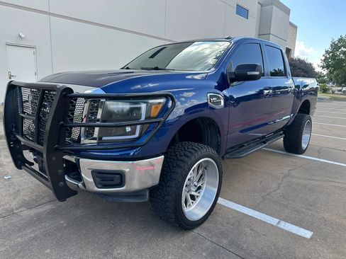 Used 2017 Nissan Titan SV AWD/4WD image 2