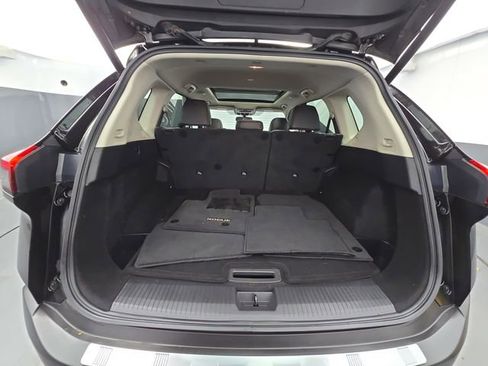 Used 2023 Nissan Rogue SL image 46