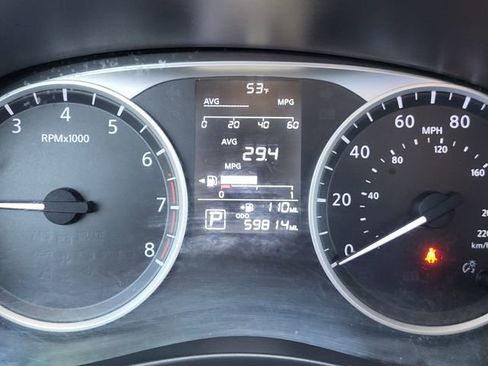 Used 2020 Nissan Kicks S image 10