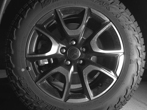 Used 2025 Jeep Compass Trailhawk AWD/4WD image 12