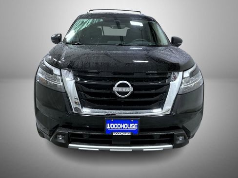 Used 2023 Nissan Pathfinder Platinum image 2