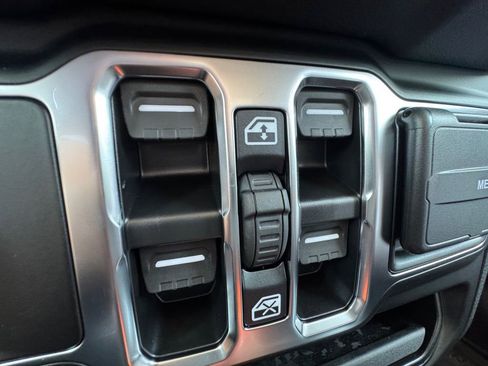 New 2025 Jeep Gladiator Sport image 12