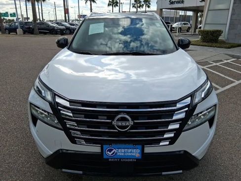 Used 2024 Nissan Rogue Platinum image 2