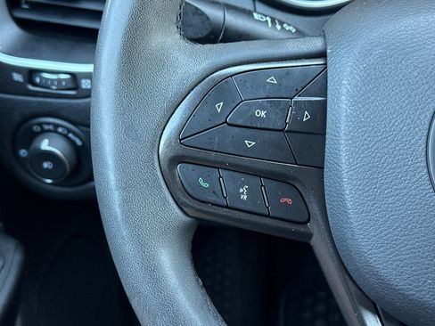 Used 2022 Jeep Cherokee Trailhawk w/ Comfort/Convenience Group AWD/4WD image 35