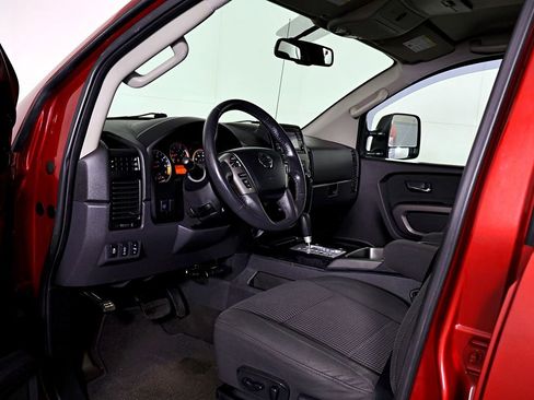 Used 2015 Nissan Titan SV image 22