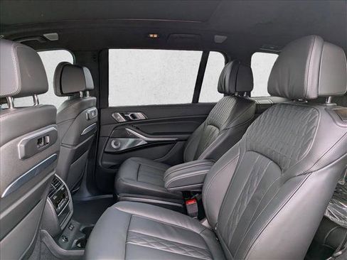 Used 2026 BMW X7 M60i image 16