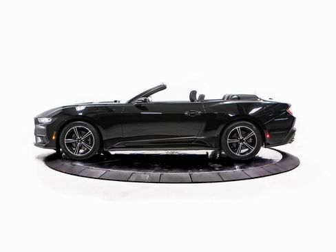 Used 2024 Ford Mustang Convertible image 2