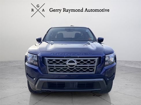 Used 2022 Nissan Frontier SV image 2