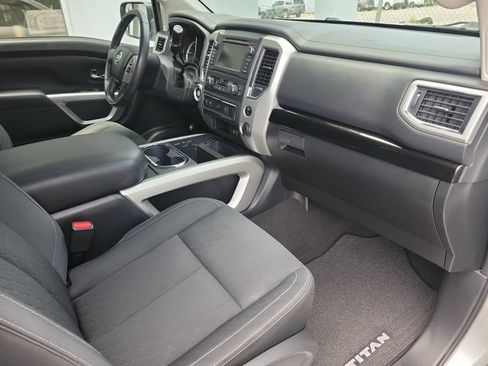 Used 2019 Nissan Titan SV w/ SV Convenience Package RWD image 28