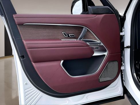 Certified 2025 Land Rover Range Rover Autobiography AWD/4WD image 19