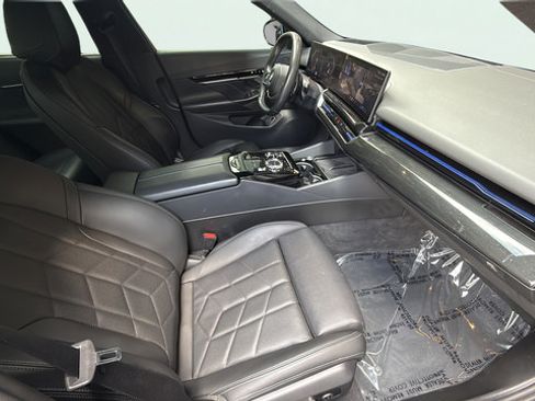 Used 2024 BMW 530i w/ Executive Package RWD image 20