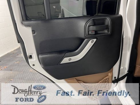 Used 2014 Jeep Wrangler Unlimited Sahara w/ Dual Top Group image 29